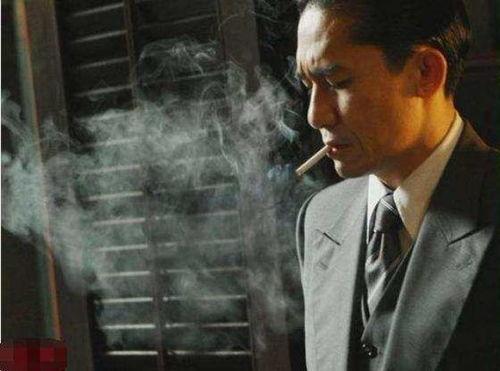 梁朝伟抽烟图片